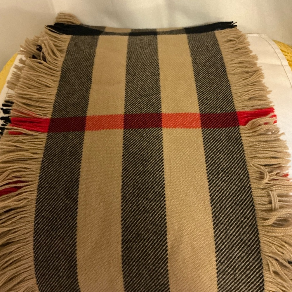 Burberry Classic Check Scarf in Black and Tan